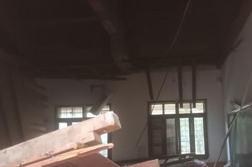 Tin mới vụ trần gỗ phòng học bất ngờ sập ở Nghệ An