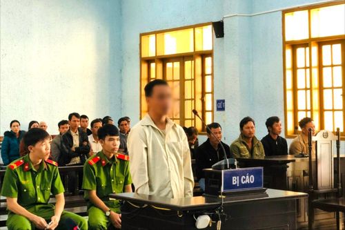 Đánh trọng thương người khác vì bênh chủ quán
