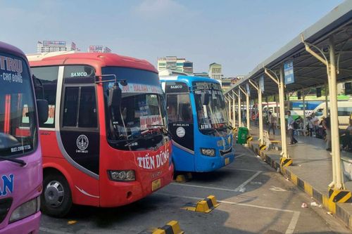 Đồng loạt xe hợp đồng trá hình muốn vào bến, Hà Nội có kham nổi?