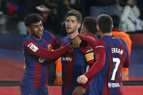 Barca hạ đội cuối bảng sau màn rượt đuổi kịch tính