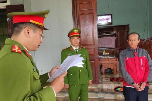 Cưới nhau 5 tháng, vợ chồng cùng bị bắt vì làm sổ đỏ giả để lừa đảo