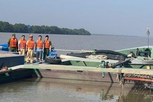 Công an vây bắt 22 đối tượng khai thác cát trái phép trên sông Tiền