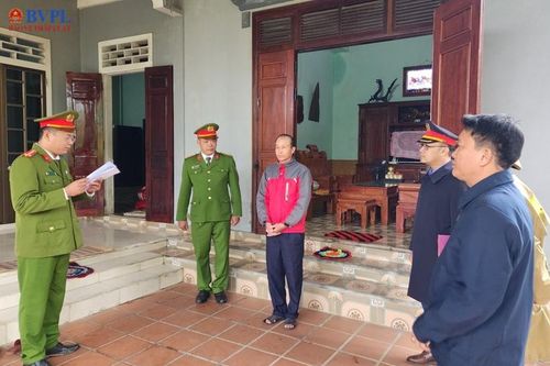 Phê chuẩn khởi tố đối tượng làm giả 'sổ đỏ'