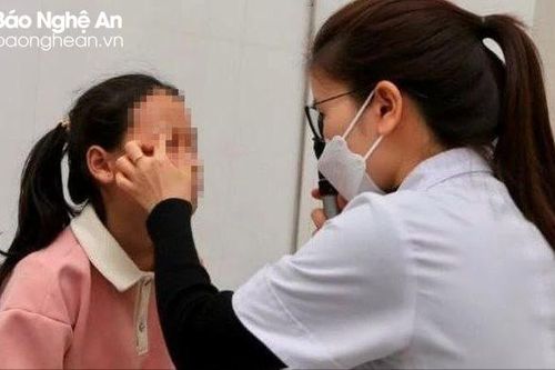 Tự chế pháo bằng diêm, bé gái ở Quỳnh Lưu bị bỏng 2 mắt