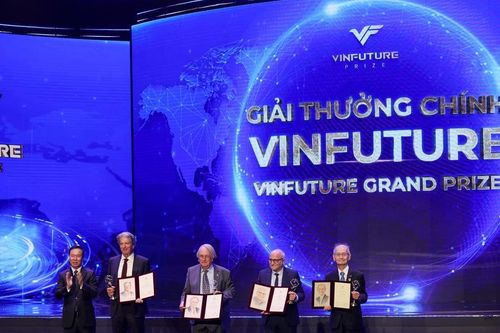 4 nhà khoa học đoạt giải VinFuture: Mỗi tấm pin cần một 'cuốn hộ chiếu'