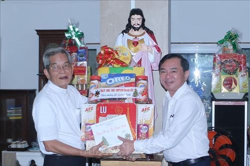 Thăm, chúc mừng các tổ chức tôn giáo, đồng bào có đạo nhân dịp Giáng sinh 2023