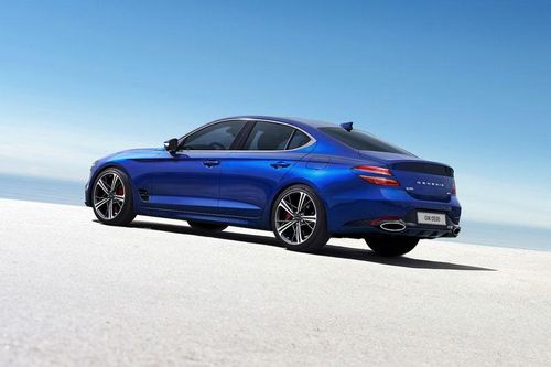 Xe sedan hạng sang công suất 365 mã lực, giá từ 968 triệu đồng, cạnh tranh với Mercedes-Benz C-Class