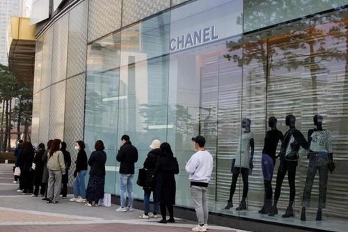 Thương hiệu xa xỉ săn đón các ngôi sao Châu Á để 'gửi vàng'