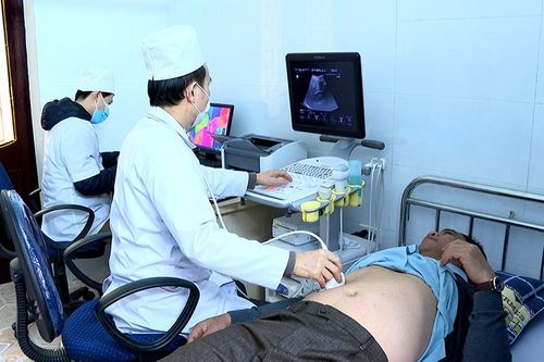 Tư vấn, khám bệnh cho cán bộ, chiến sỹ Công an tỉnh Hủa Phăn (Lào)