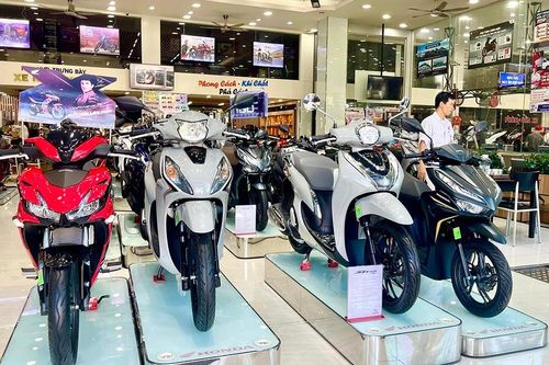 Bước vào giai đoạn ô tô hóa, thị trường xe máy Việt vẫn 'sống khỏe'