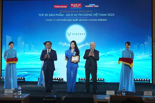 VinFast VF6 được vinh danh là Sản phẩm ấn tượng năm 2023 tại chương trình Tin Dùng Việt Nam