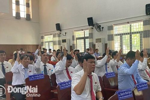 Bế mạc kỳ họp thứ 12, HĐND huyện Định Quán