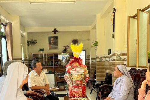 Trưởng Ban Tôn giáo tỉnh Gia Lai thăm, chúc mừng Giáng sinh tại một số cơ sở tôn giáo ở TP. Pleiku
