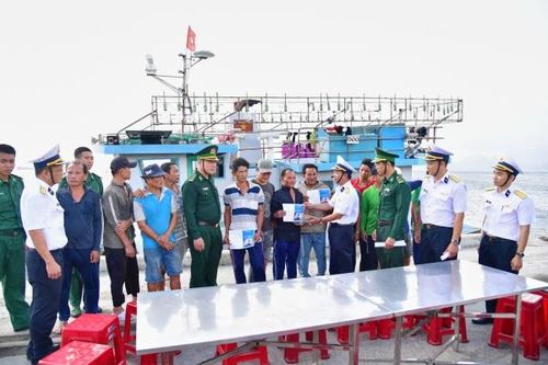 Điểm tựa cho ngư dân vươn khơi