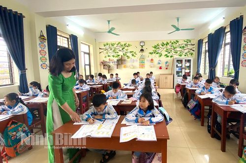 Trường Tiểu học Khánh Hồng: Phát huy vai trò nêu gương của cán bộ, giáo viên
