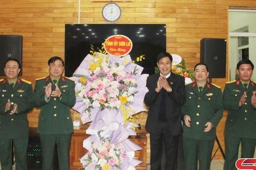 Đồng chí Bí thư Tỉnh ủy chúc mừng Ngày thành lập Quân đội Nhân dân Việt Nam