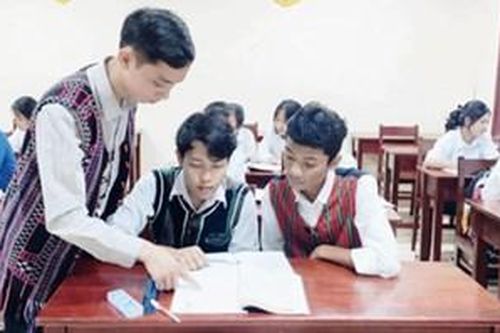 Ổn định chính sách cho giáo viên vùng cao