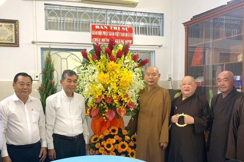 Ban Trị sự GHPGVN Q.8 chúc mừng Giáng sinh tại giáo xứ Bình An