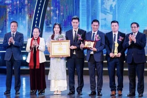 Thủ tướng Phạm Minh Chính tới dự lễ trao giải Nhân tài đất Việt năm 2023