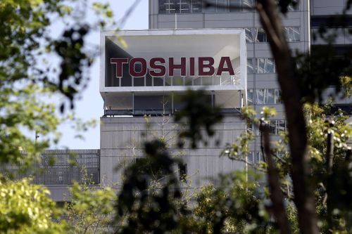 Toshiba hủy niêm yết sau 74 năm