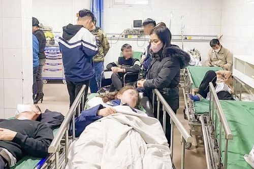 Nhiều học sinh nhập viện cấp cứu vì sập trần lớp học