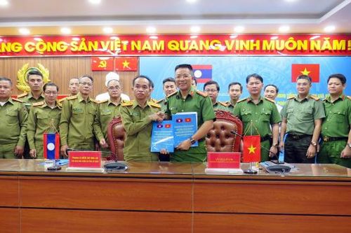 Tăng cường phối hợp phòng, chống ma túy với Công an tỉnh Sê Kông