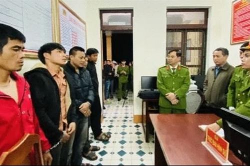 Rủ nhau trộm 40 tấn gỗ keo bán lấy tiền ăn nhậu