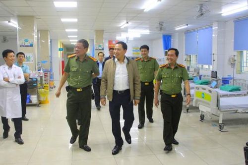 Thứ trưởng Lê Văn Tuyến kiểm tra công tác tại Bệnh viện 199