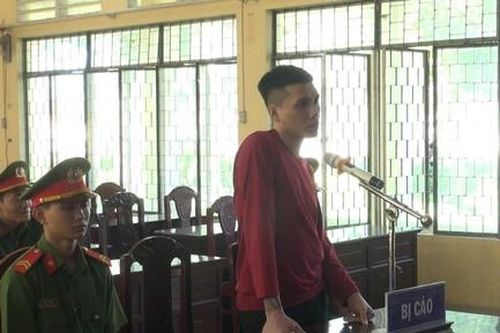 Xin tiền không được, dùng búa chém cậu ruột, cướp tài sản