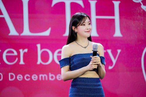 Hyomin (T-ara) khoe vai trần giữa giá lạnh, nhắn nhủ fan Việt: 'Tôi yêu các bạn'