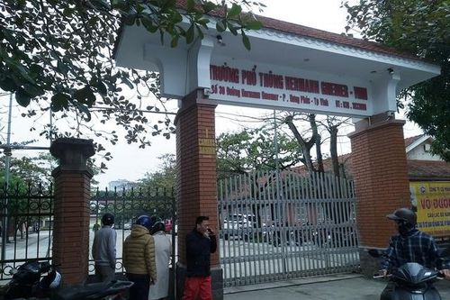 Sập trần phòng học, nhiều học sinh nhập viện