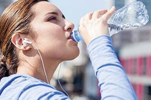 5 lý do bạn nên uống nhiều nước hơn vào mùa đông