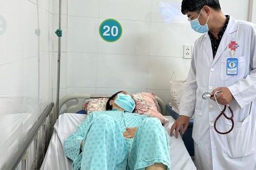 Người phụ nữ bị ung thư phổi không phải cắt xương sườn mở lồng ngực nhờ phẫu thuật robot
