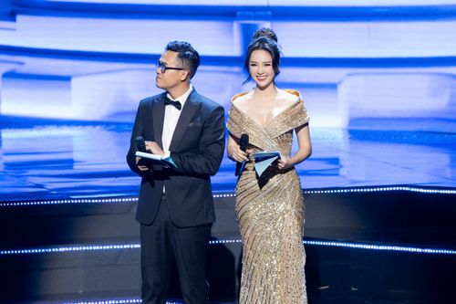 Á hậu Thụy Vân gặp sự cố trang phục trước giờ dẫn, phải ra chợ tìm mua vải...vá váy