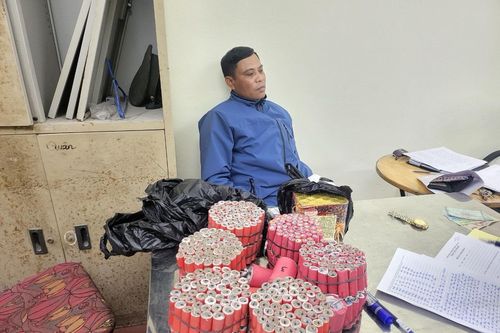 Công an huyện Đông Anh bắt đối tượng vận chuyển pháo nổ