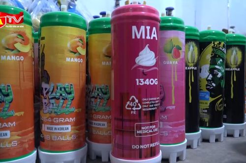 Tiếp tục thu giữ số lượng lớn bình 'khí cười' mẫu mới, có hương vị