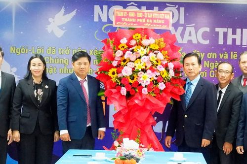 Lãnh đạo TP Đà Nẵng thăm và chúc mừng Lễ Thiên Chúa Giáng sinh 2023
