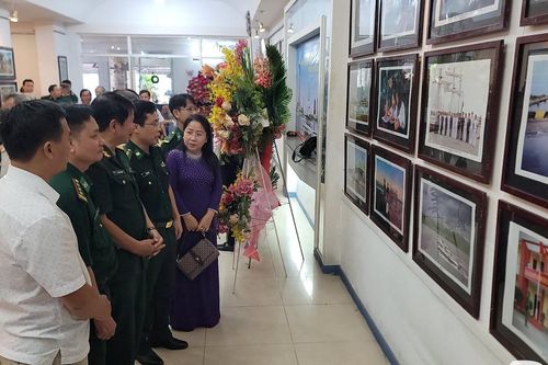 Khai mạc triển lãm ảnh 'Tự hào Bộ đội Biên phòng TP Hồ Chí Minh'