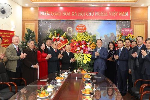 Lãnh đạo TP Hà Nội chúc mừng Ủy ban Đoàn kết Công giáo Việt Nam TP