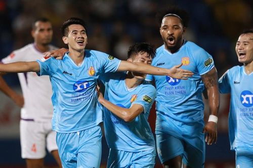 HLV Trần Công Minh: 'Gay cấn cuộc đua ngôi đầu V-League'