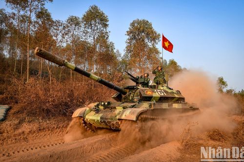 Một ngày trên thao trường của lữ đoàn xe tăng
