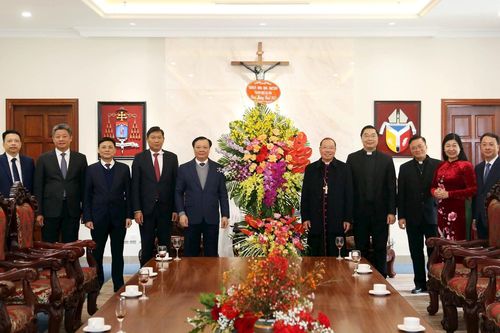 Bí thư Thành ủy Hà Nội chúc mừng Tòa Tổng giám mục Hà Nội nhân dịp Giáng sinh 2023