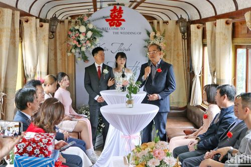 Đám cưới lãng mạn, độc đáo trên đoàn tàu hỏa tại Đà Lạt