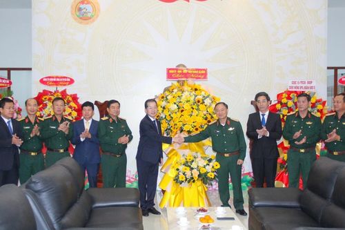 Bí thư Thành ủy Đà Nẵng Nguyễn Văn Quảng thăm, chúc mừng Quân khu 5