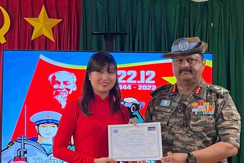 Tư lệnh lực lượng quân sự Phái bộ UNMISS vinh danh nữ quân nhân Việt Nam