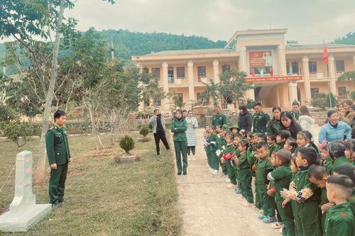 Giáo dục truyền thống QĐND Việt Nam cho học sinh khu vực biên giới