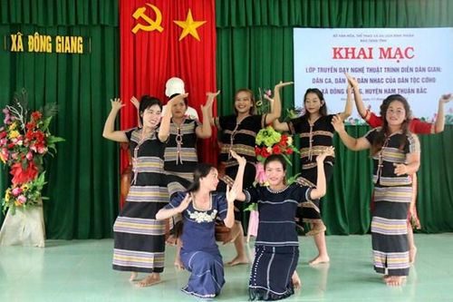 Hỗ trợ vùng đồng bào dân tộc thiểu số phát triển, nâng cao đời sống vật chất và tinh thần cho người dân