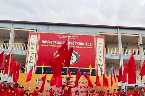 Học sinh Hà Nội tặng 3.500 lá cờ cho Trường Sa