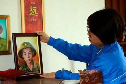 Tuổi trẻ Hải Dương phục dựng ảnh liệt sĩ tặng mẹ Việt Nam anh hùng