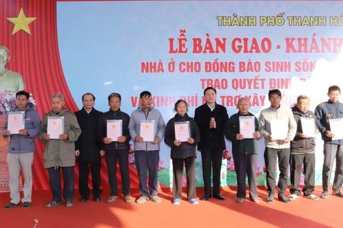 Thanh Hóa: Bàn giao nhà ở cho đồng bào sinh sống trên sông